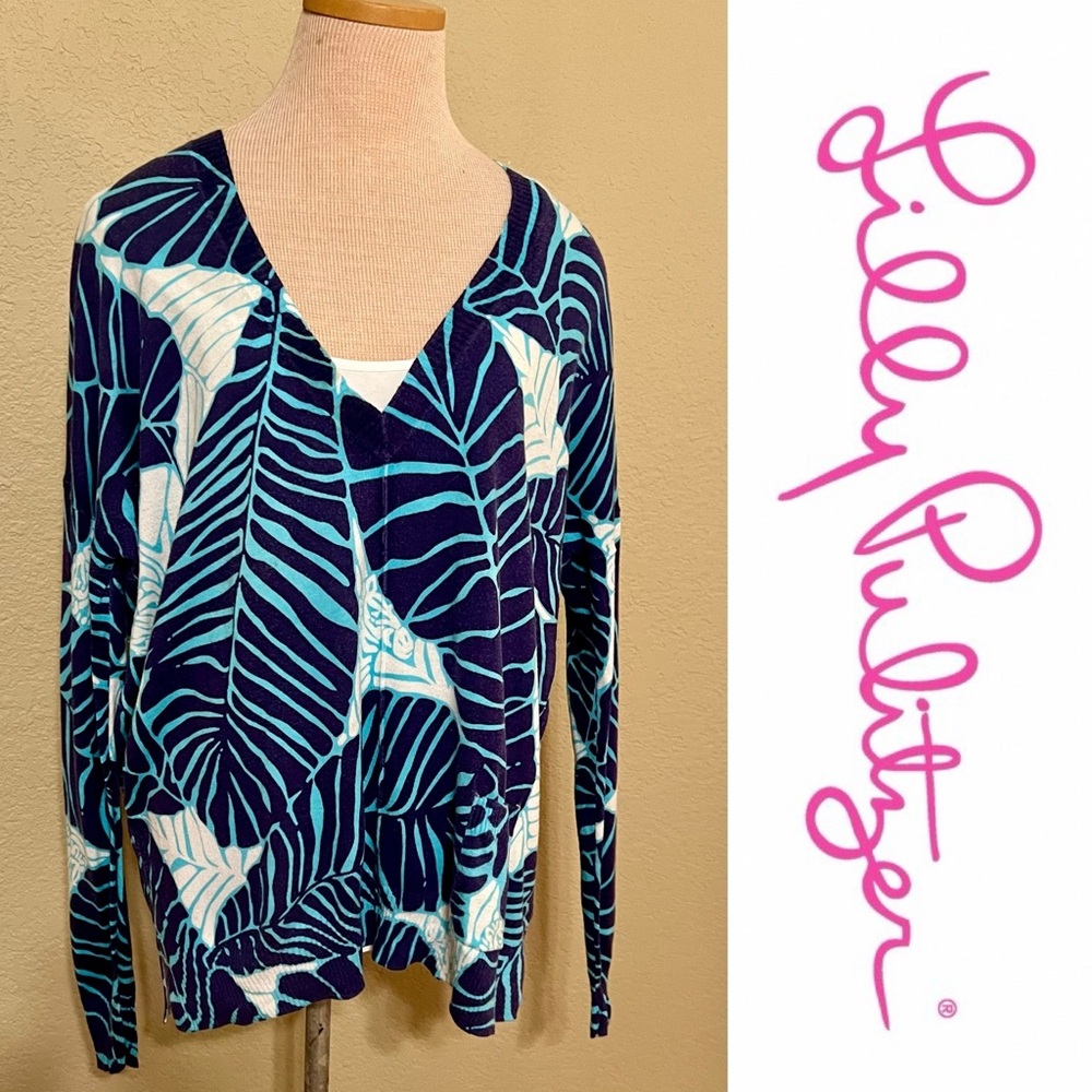 Lilly Pulitzer Eleni sweater in Navy, Aqua and White palm print-Sz M